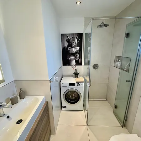 Апартаменты Modernes Deluxe-apartment In Kaarst, Nahe Duesseldorf, 93qm Карст